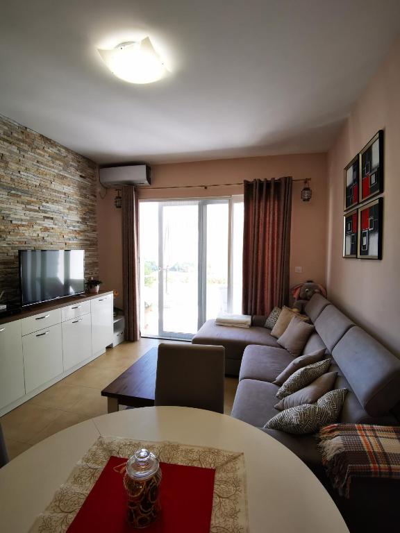 Charming and Luxurious Flat with Large Terrace - 4