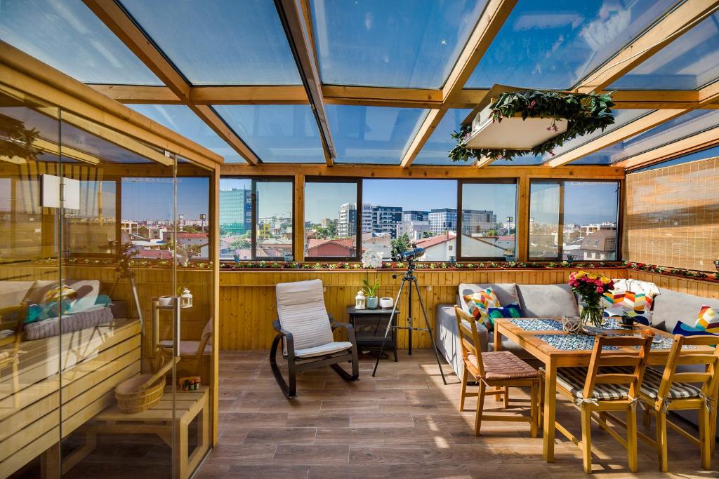 Bucharest Penthouse with Sauna and Terrace, Bukurešť