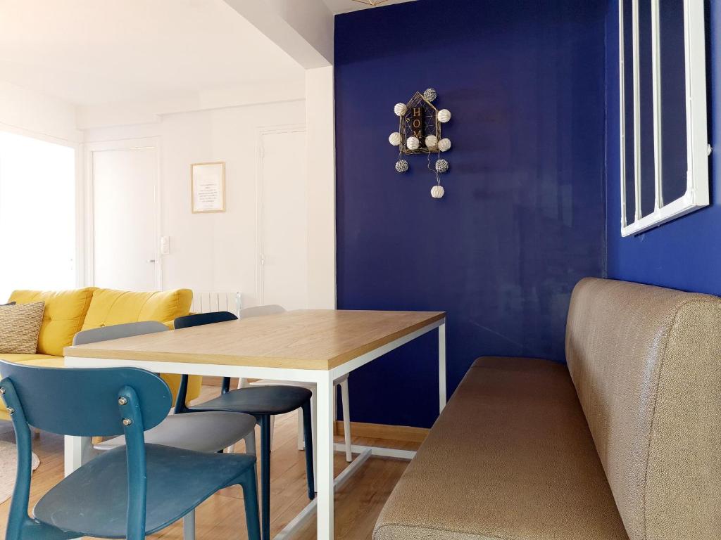 Bright, Large Balcony, Free Parking - 2