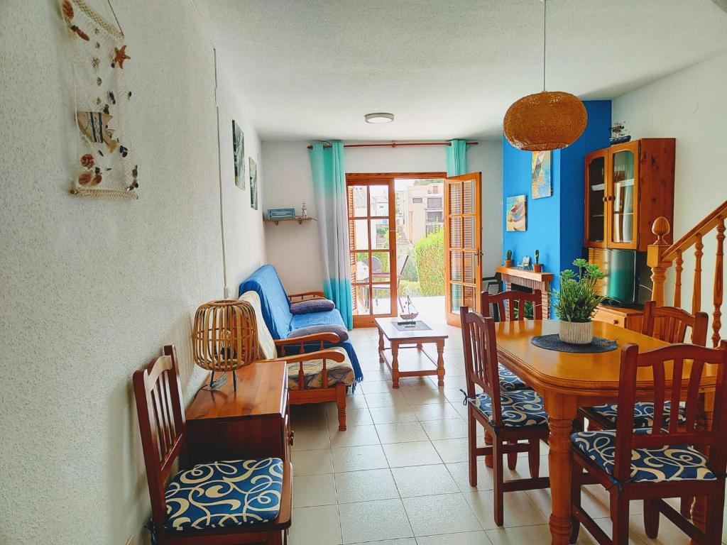 Adosado con piscina, aire acondicionado, parking y pista de tenis - 3
