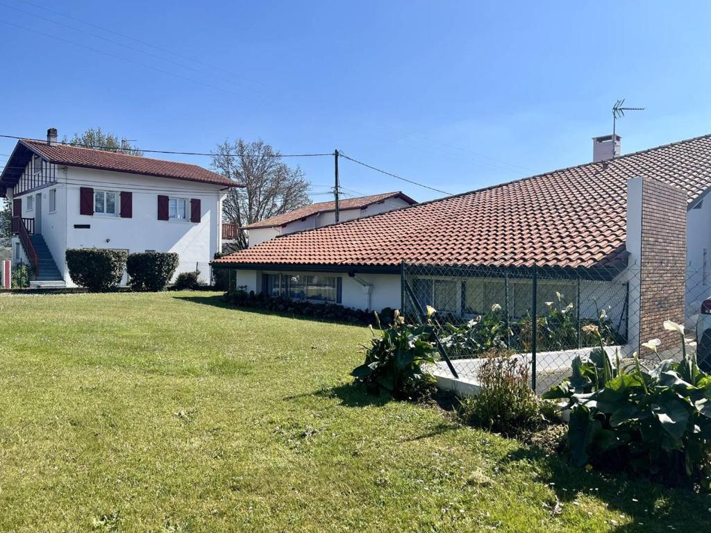 T2 Bis à Cambo-les-Bains avec jardin, parking et internet - 2