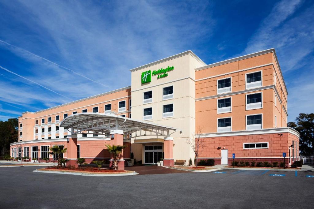 Holiday Inn Hotel & Suites Beaufort at Highway 21 photo