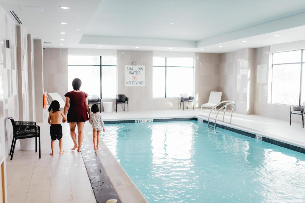 Holiday Inn Express Sarnia - Point Edward photo