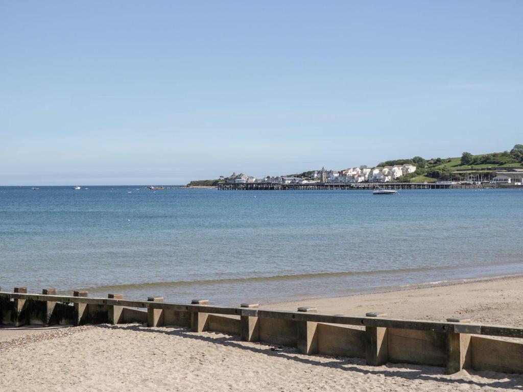 Dizzy Lows Modern 1 Bedroom Swanage Apartment with Sea View photo 7