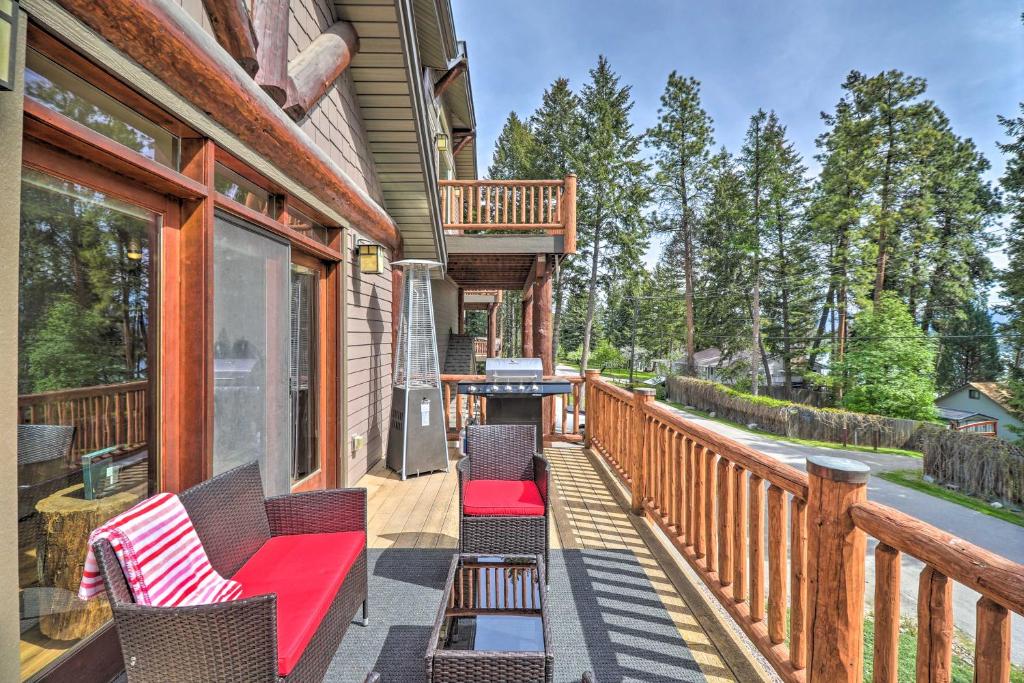 Flathead Lake Getaway with Balcony, Fireplace!, Somers