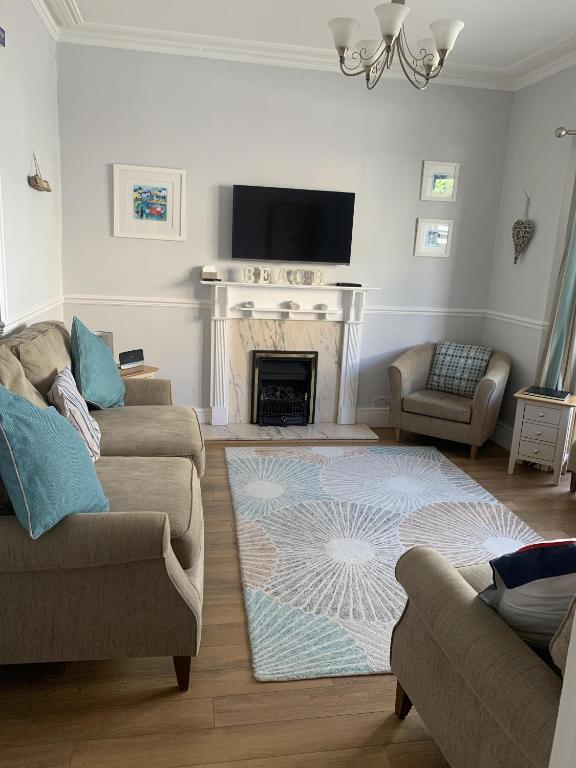 Perfect base for 8, Tenby