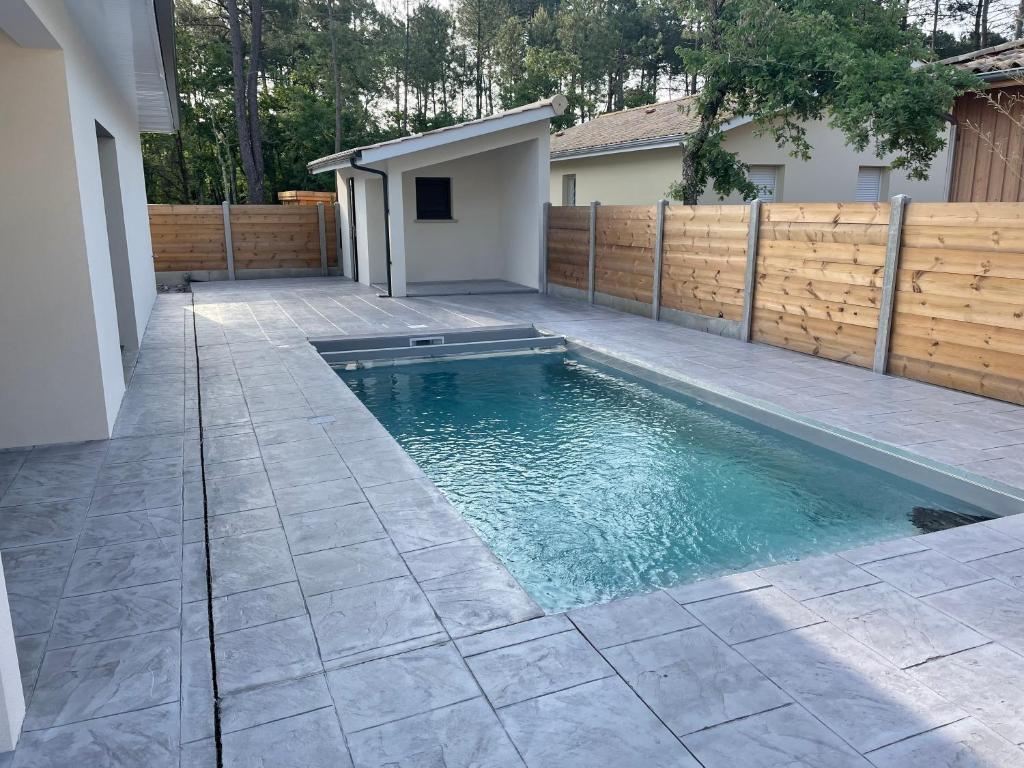 MAISON moderne avec piscine chauffée - 4