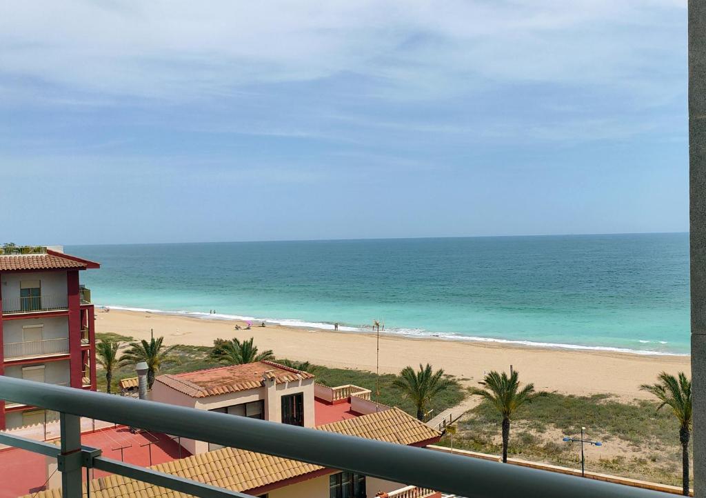 Apartamento en la playa con piscina - 5