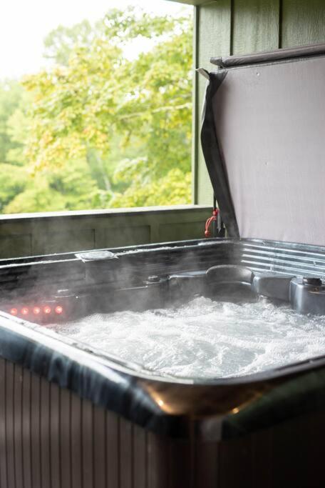 Blue Ridge at M&P - Hot Tub photo