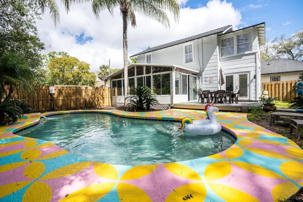 Beautiful Avondale Retreat - with Pool - Sleeps 10
