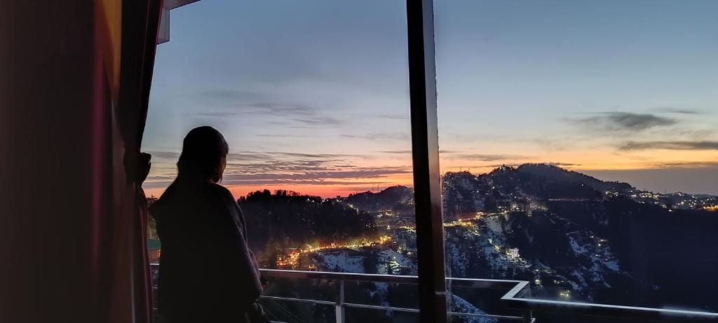 Valley View Apartment and Family Suite — Hotel in Shimla