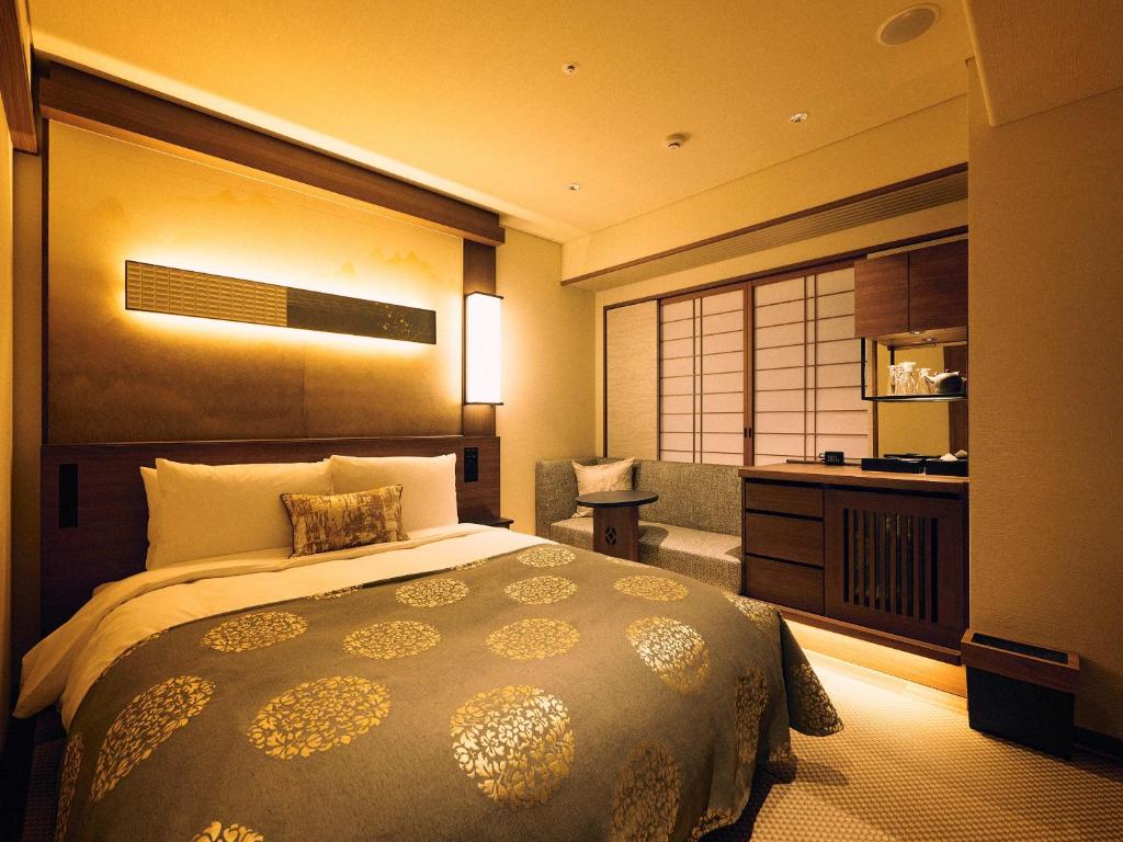 Hotel Room 5