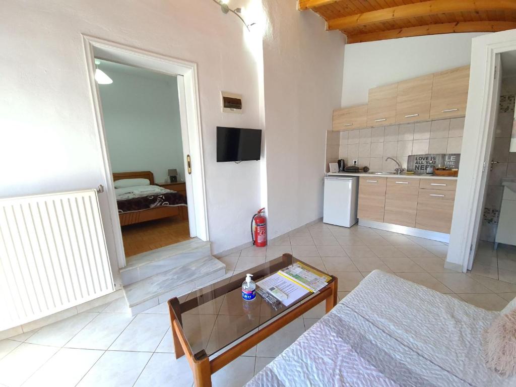 G-George Apartments by the Sea and Airport — Hotel in Porto Rafti
