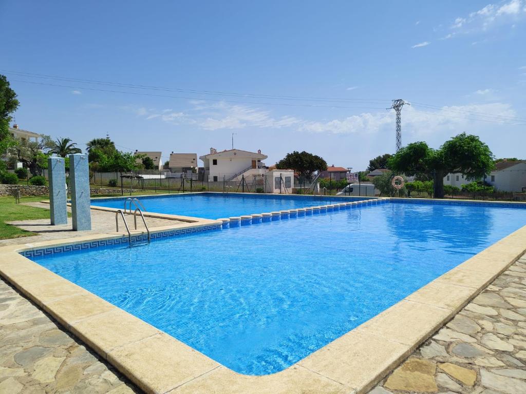 Adosado con piscina, aire acondicionado, parking y pista de tenis - 2