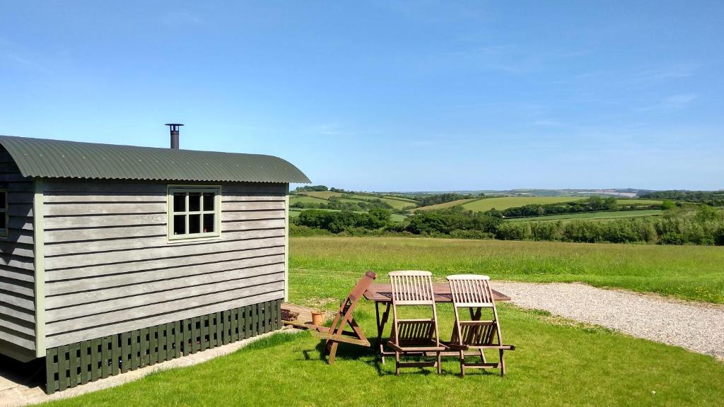 Shepherd's Lodge (Devon Shepherd's Hut) - photo 4
