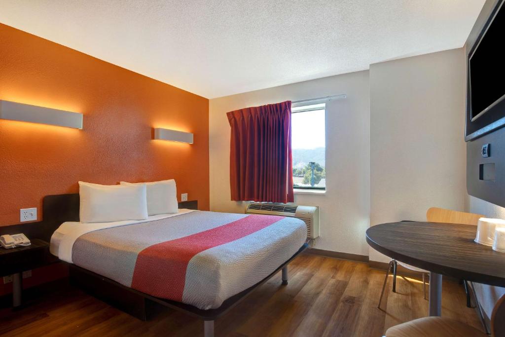 Motel 6-Gilroy, CA photo