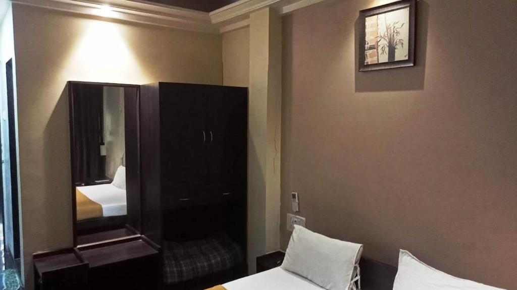 Shubham Lodging&Boarding photo