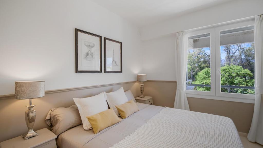 Beach-line apartment with 3 bedrooms in Estepona - 4