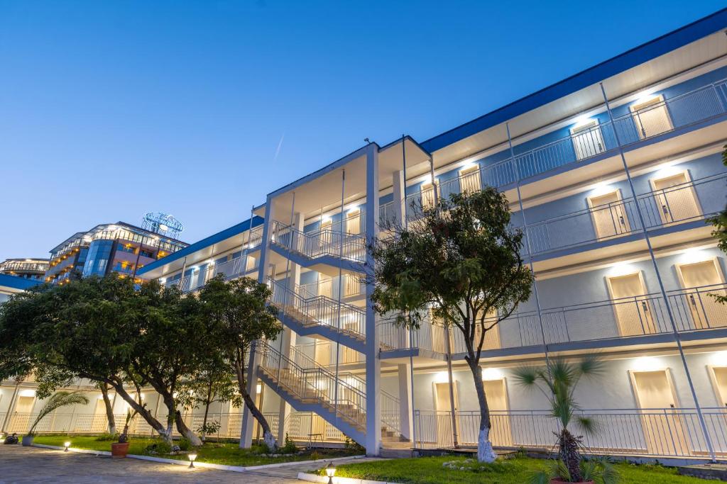 Hotel Azurro - All Inclusive — Hotel building in Sunny Beach, Burgas Region