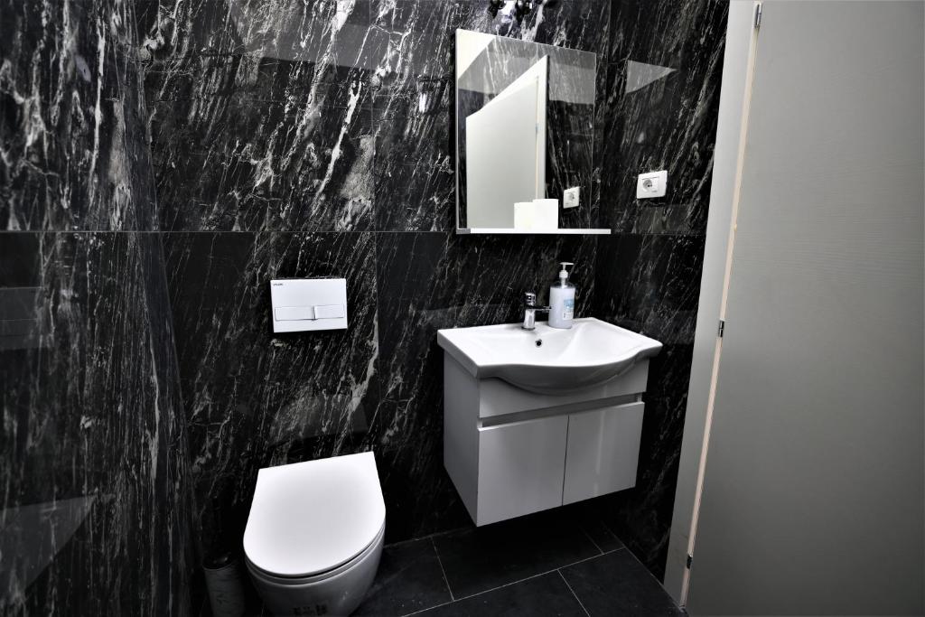 Stylish 1-bedroom in Tirana #2 photo