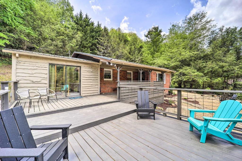 Pet-Friendly Home with Deck and Grill Near Asheville!