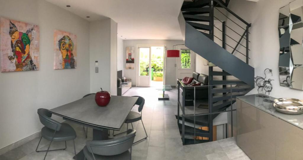 Charming townhouse with garden in the City of Love - 3