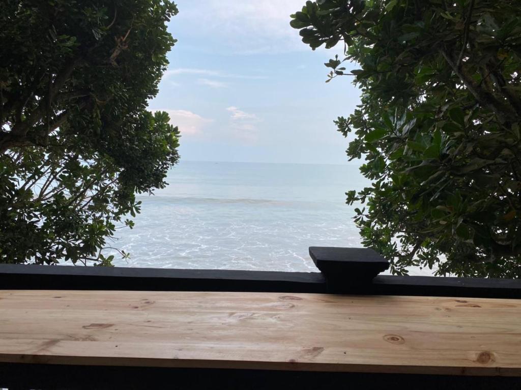 Lippo carita selatan condo 3bedroom langsung pantai photo