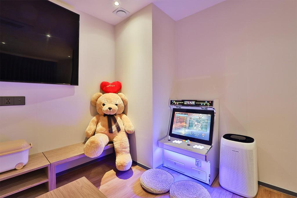 Custom Hotel photo