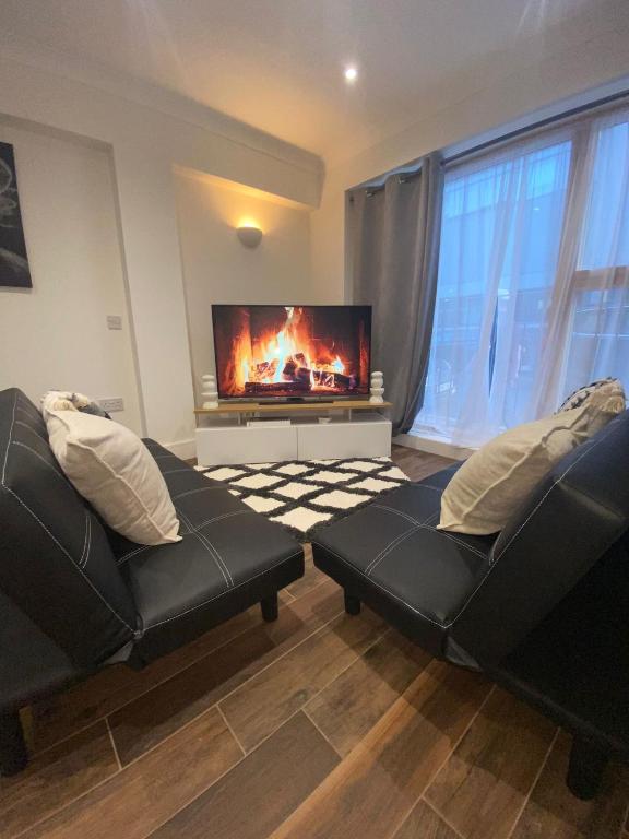 Central London, Jaccuzzi,Newbuild, 2 bedrooms two baths photo