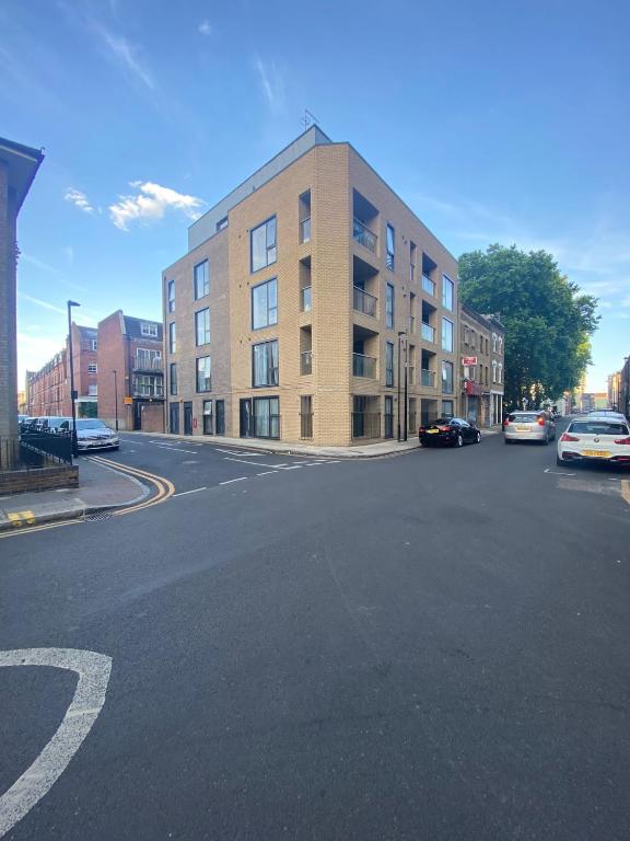 Central London, Jaccuzzi,Newbuild, 2 bedrooms two baths — Hotel in London