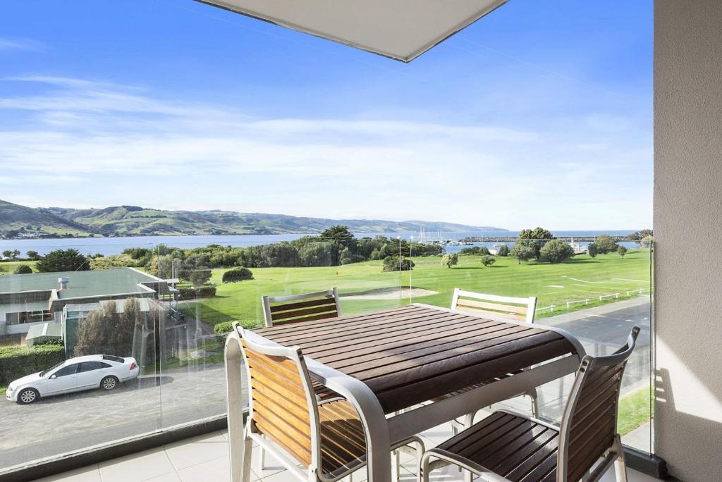 Apollo Blue 12, Apollo Bay