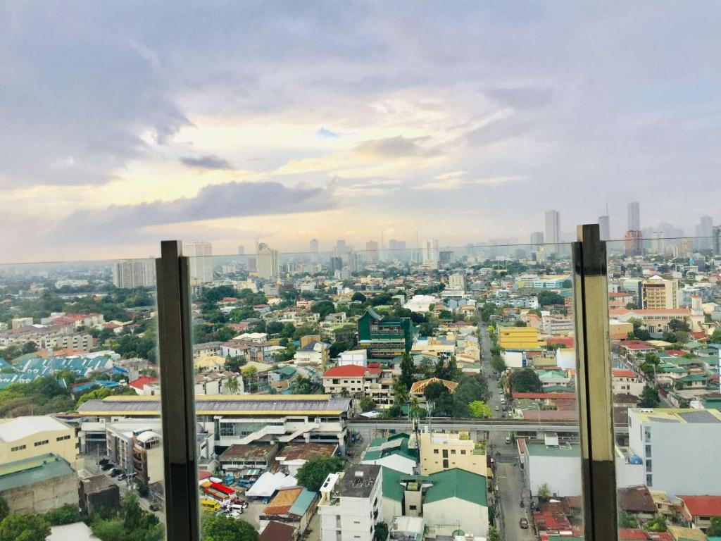 Staycation 1BR Servce Aprtmnt 2px allows 5px 23011 photo