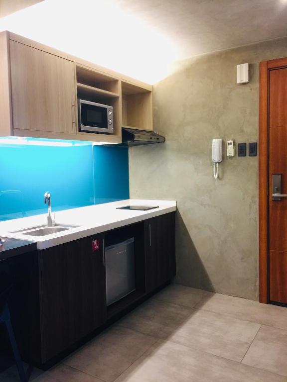 Staycation 1BR Servce Aprtmnt 2px allows 5px 23011 photo
