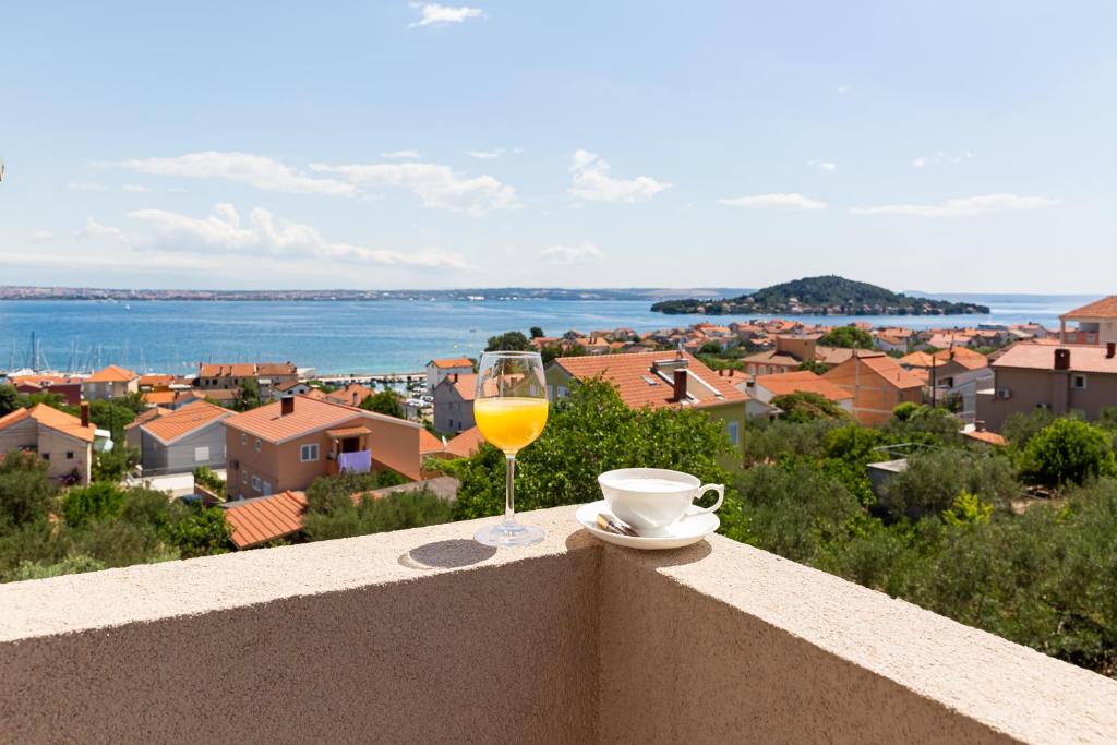 Apartman ViEw, Preko