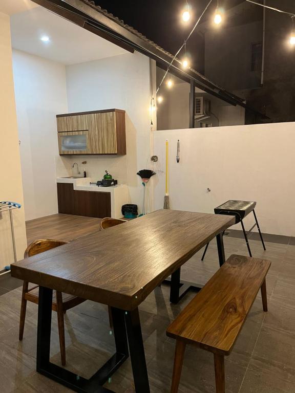 Sewa Rumah Amani Homestay Semarang — Hotel in Semarang