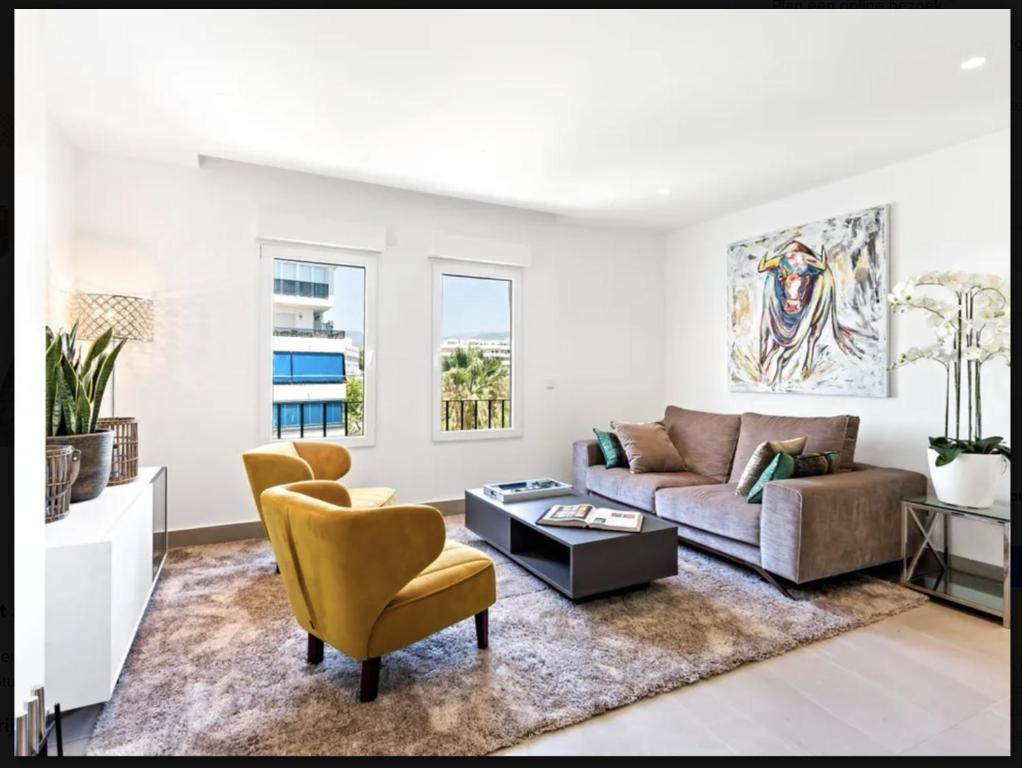 Puerto Banus luxury apartment located in harbor - 1