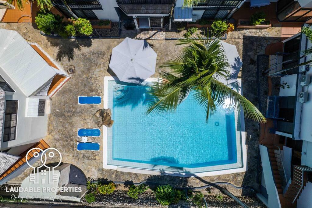 Beautiful Plaza Condo close to beach and amenities photo