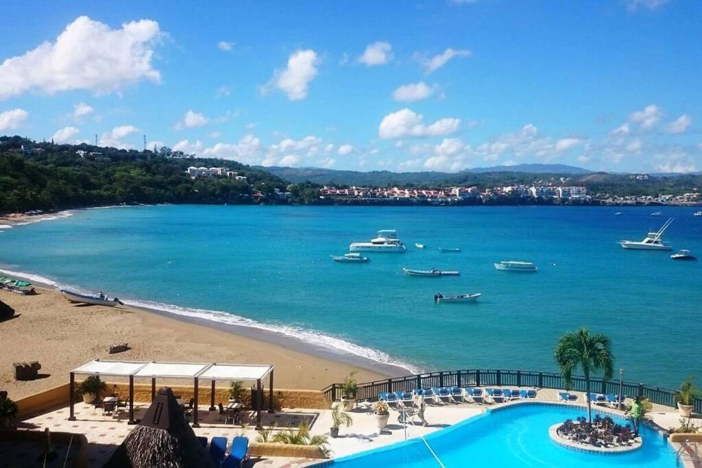 Beautiful Plaza Condo close to beach and amenities photo