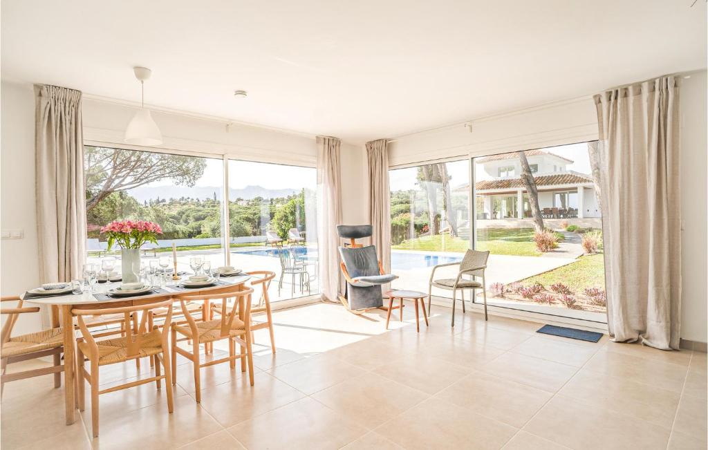 Beautiful Home In Marbella - 4
