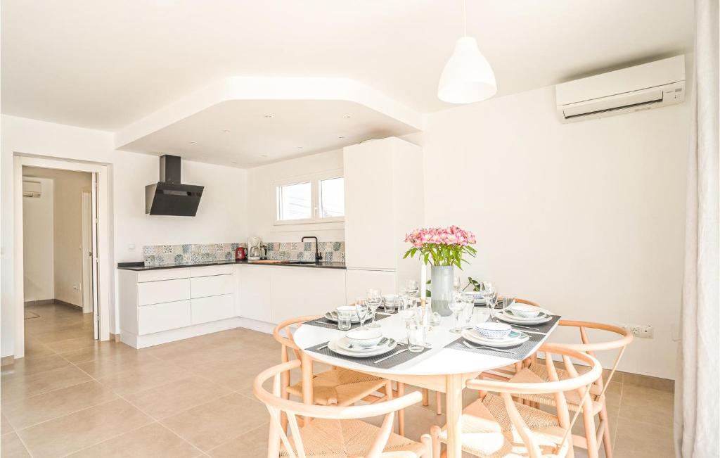 Beautiful Home In Marbella - 5