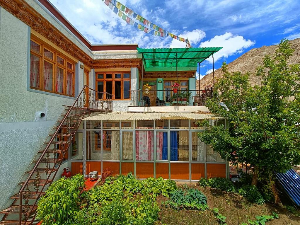 YANG-LHA GUEST HOUSE photo