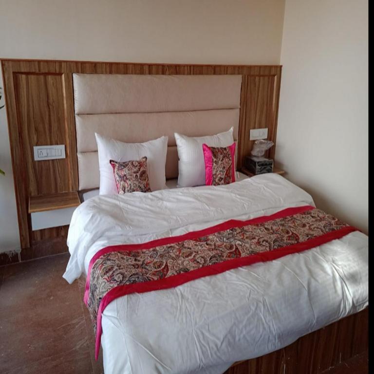 Resort The Himalayan Odyssey and Cottages photo