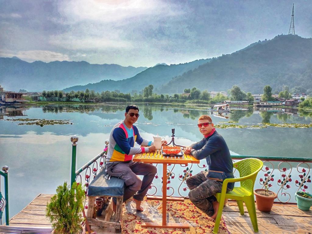 Houseboat Raja's Palace, Dal Lake — Hotel in Srinagar