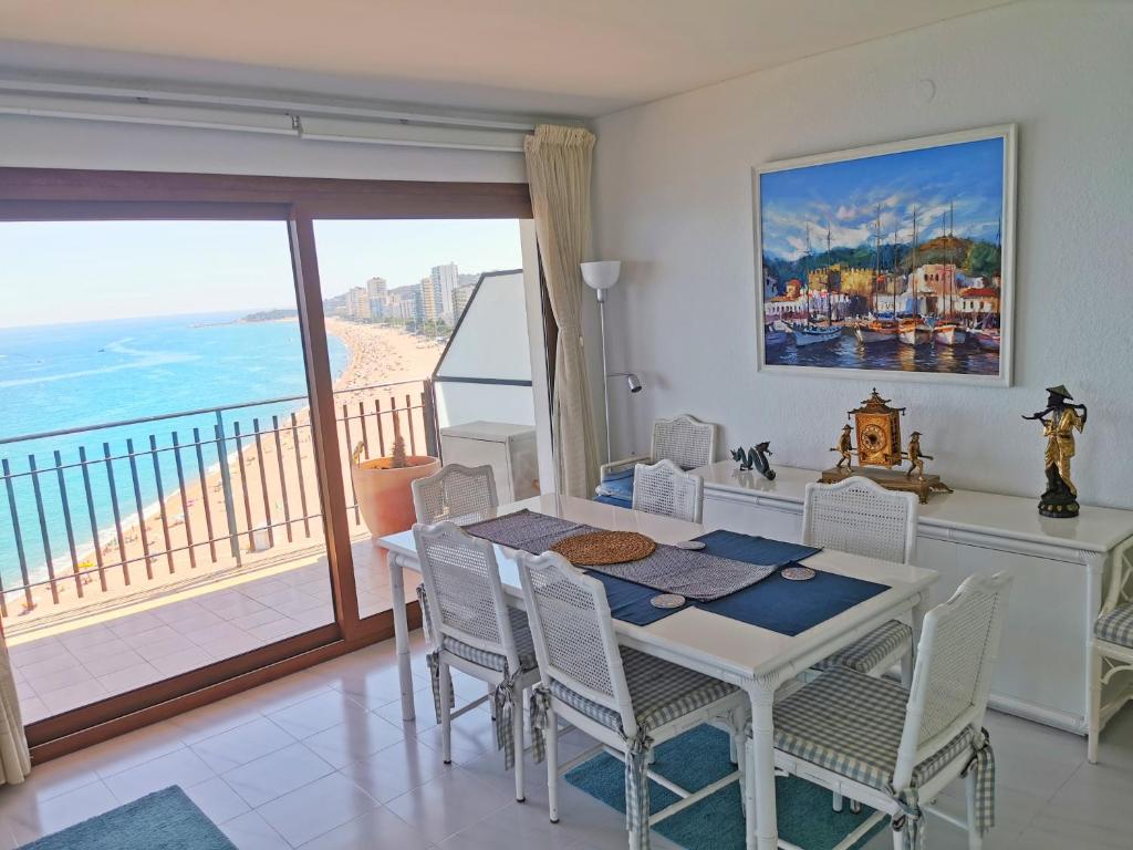 Spacious seafront apartment - 5