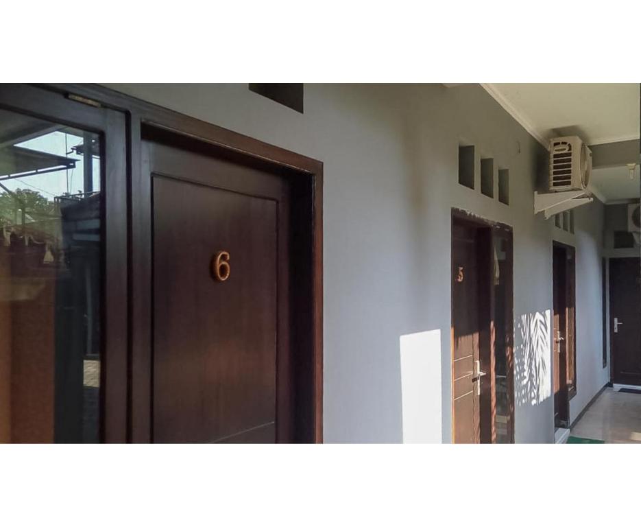 Kartini Guest House near Alun Alun Probolinggo photo