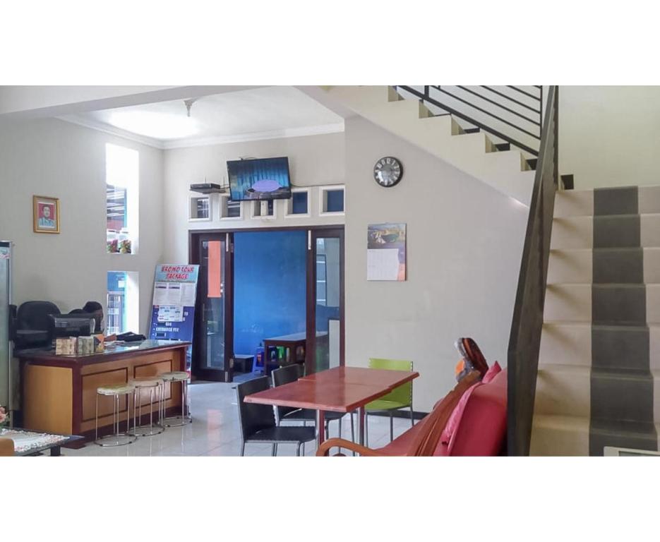 Kartini Guest House near Alun Alun Probolinggo photo