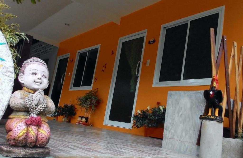 Entrance, Baan Benjathip in Amphawa (Samut Songkhram)