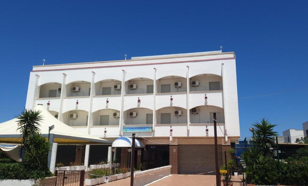 Albergo California — Hotel in Lesina
