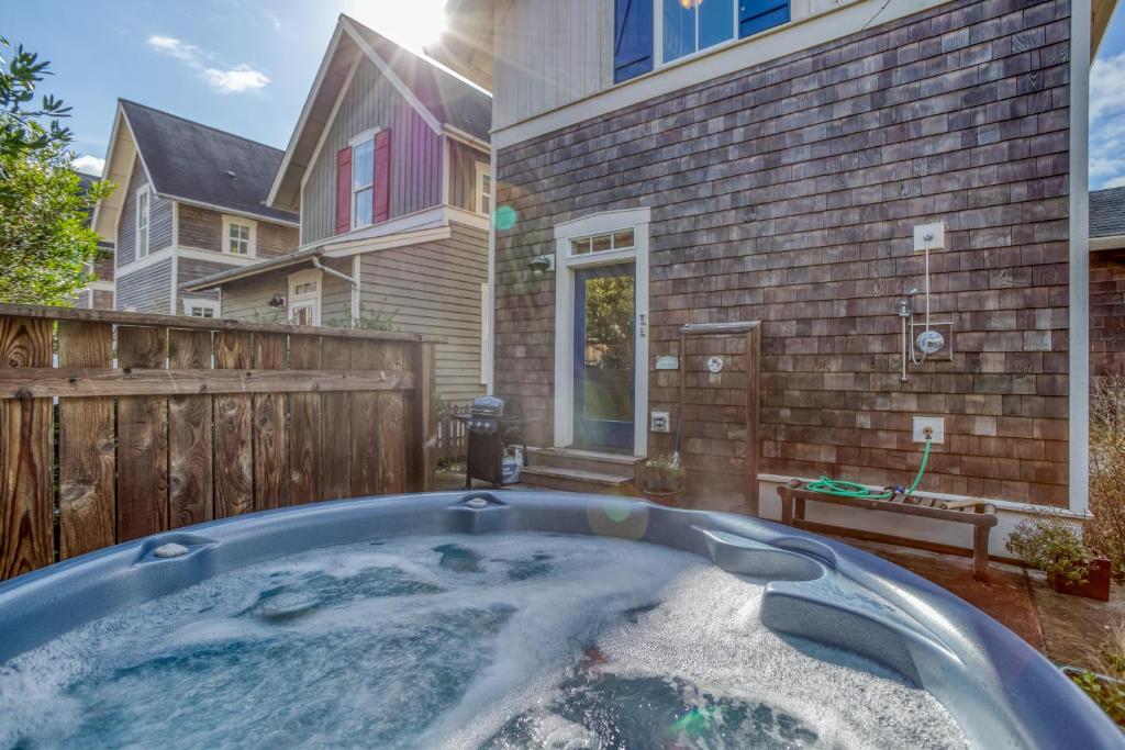 A Wave From It All, Lincoln City