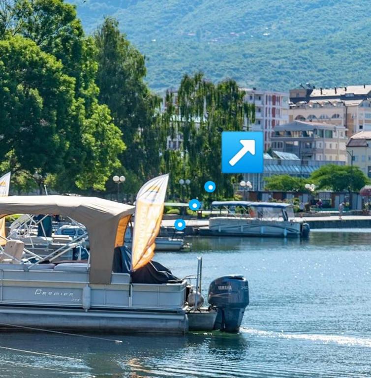 Central Lakeside Apartment — Hotel in Ohrid